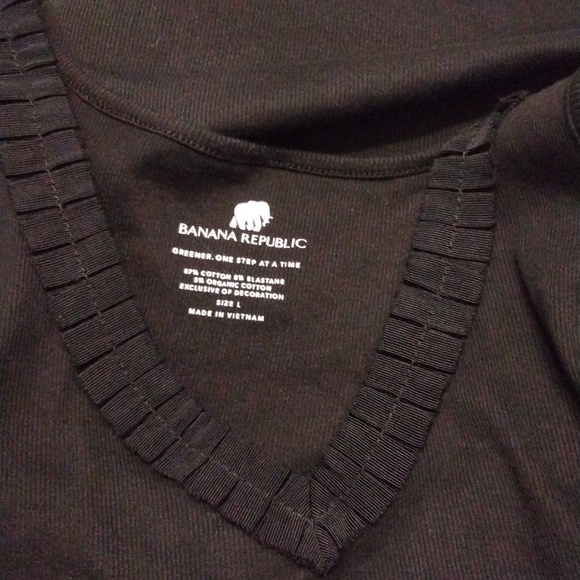 Women's NWOT Banana Republic Black Tank with cute Ruffled neckline size L - Picture 6 of 6